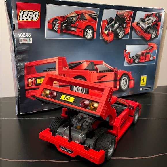 LEGO Creator Ferrari F40 (10248) Complete Set - Picture 9 of 11